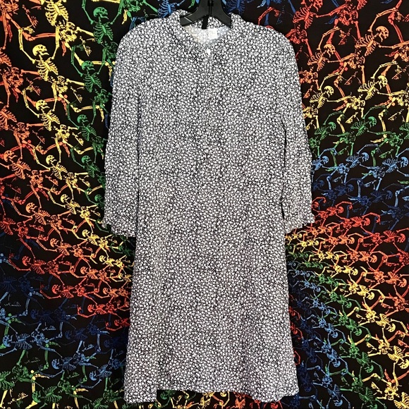 H&M Dresses & Skirts - H&M Floral Button Up Dress